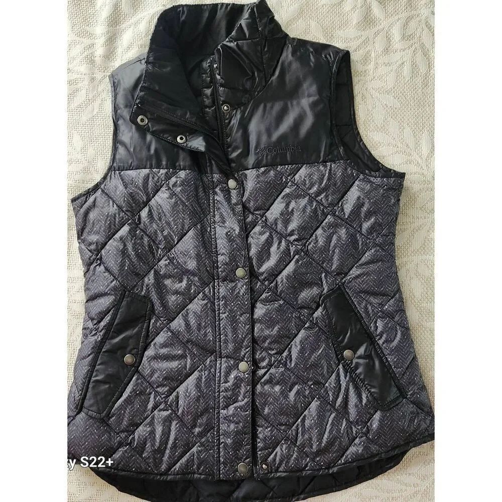V18  Columbia Sportswear Co. quilted vest